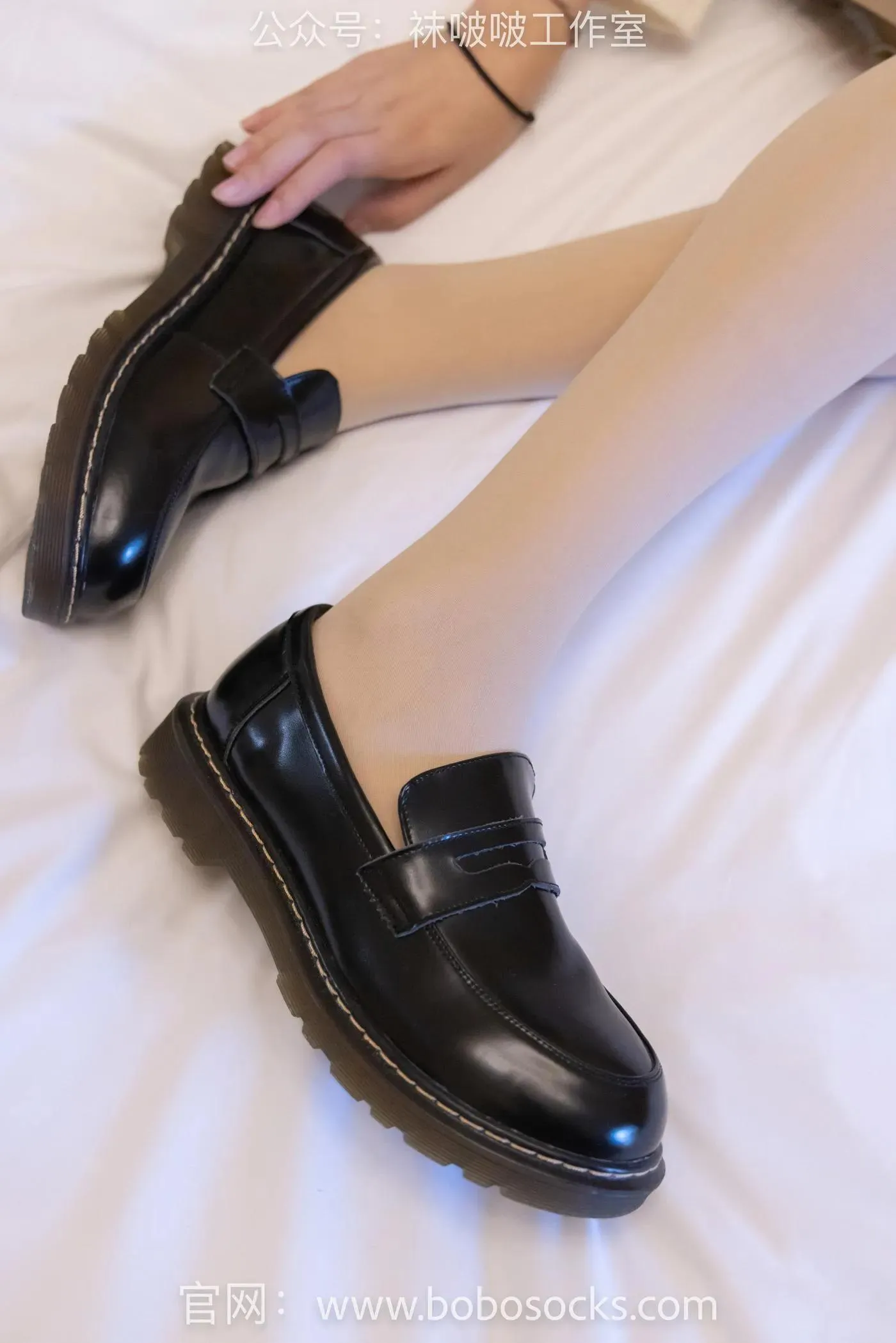 [BoBoSocks袜啵啵]NO.117 小甜豆-黑皮鞋、厚肉丝 [135P]插图2